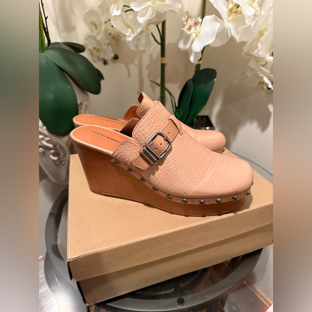 Lucky Brand Leather Wedges - Picture 7 of 12